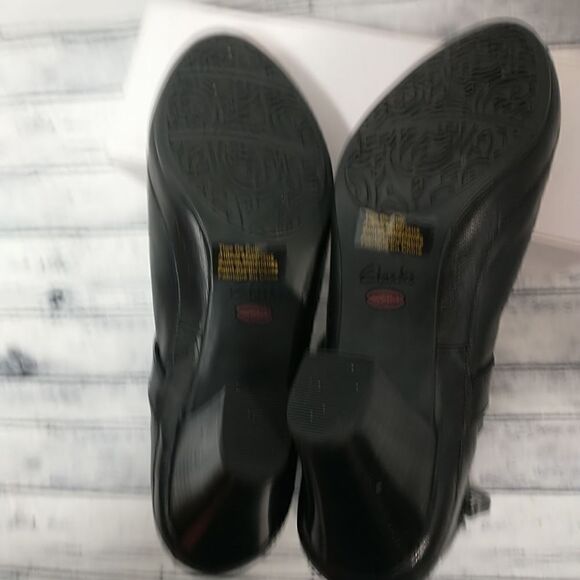 Clarks Woman's SZ 10M Biker Black Leather Zip Up Buckle Block Heel AnkleBoot - Picture 8 of 10